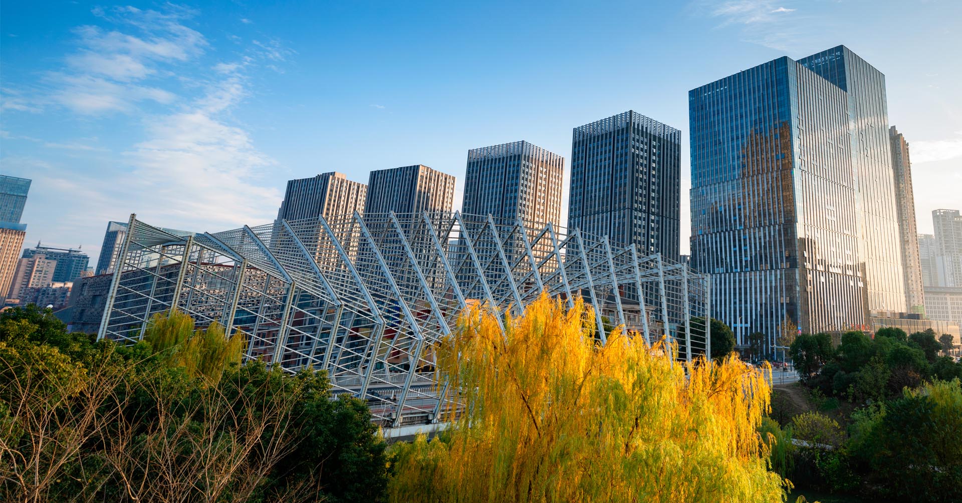 Pohled na moderní město s velice čistým ovzduším 